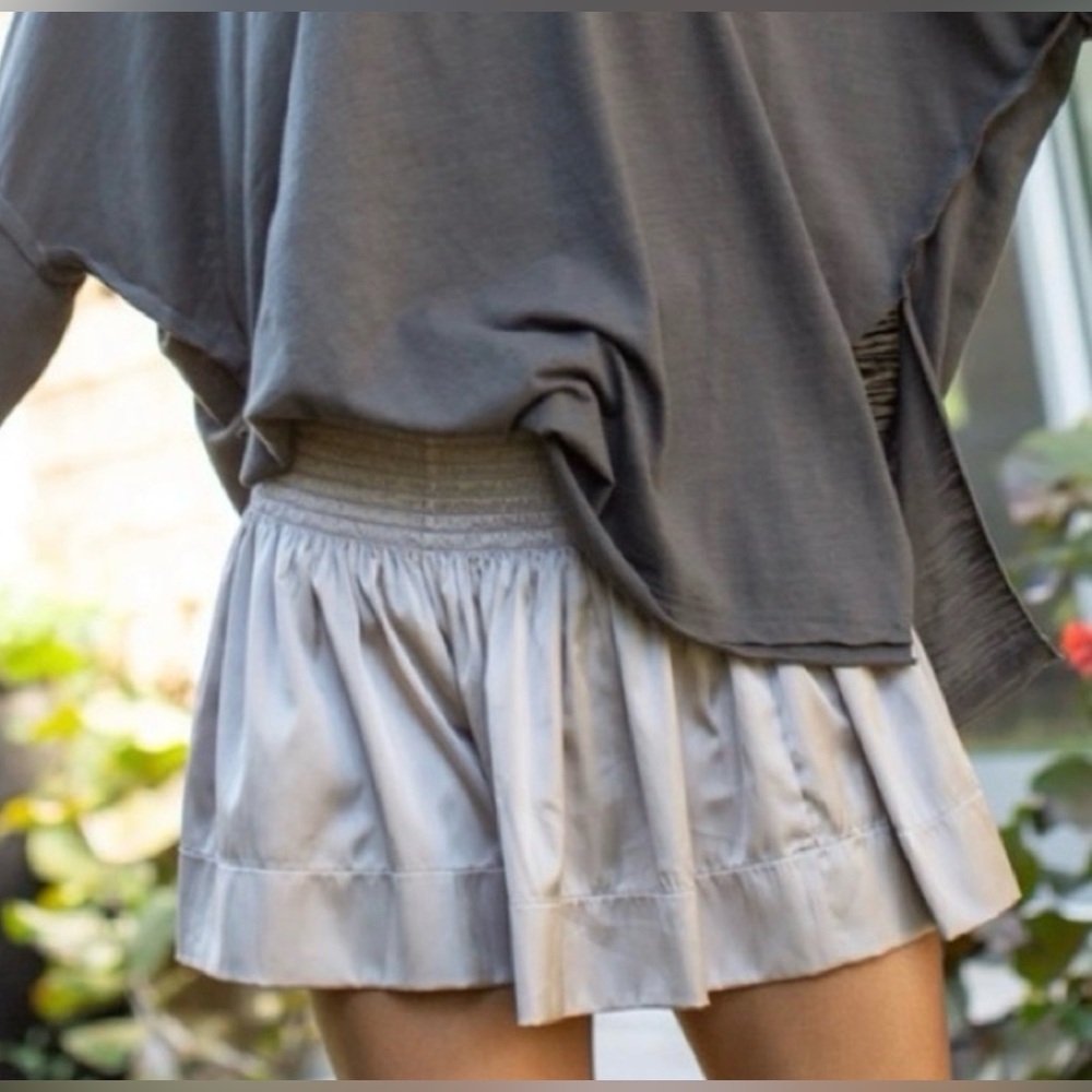 Natural Life Daisy Skort in Silver. Size XS